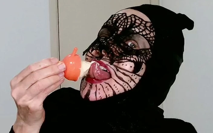 Brazilian_Miss: First you lick after you eat - Popsicle
