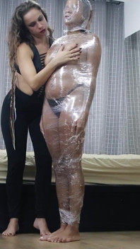 Luana mummified dengan bungkusan plastik