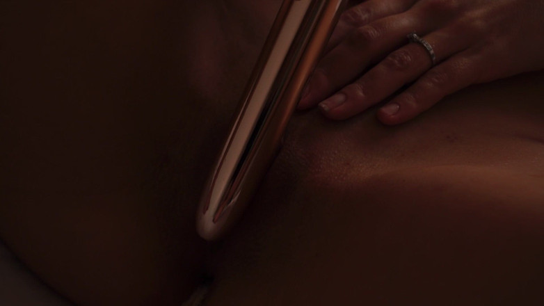 Emilie Jolie: Aku mengambil dildo dan aku cum di depanmu