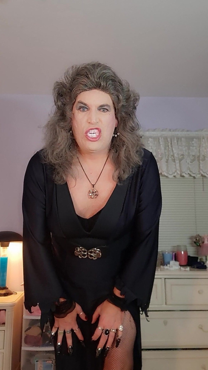 Victoria Lecherri: Kontes Victoria Queen'den cadılar bayramı kutlu olsun!