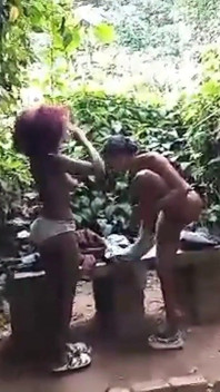 Parco sesso lesbico nudo