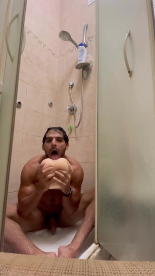 Grayalpha: Malá panenka ve sprše