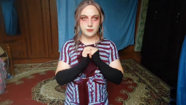 Kitty_Cross: Une superbe travesti fait tomber tout le monde avec des...