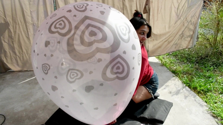 melu_world: Baise dehors avec des gros ballons de 36 pouces - lapin looner