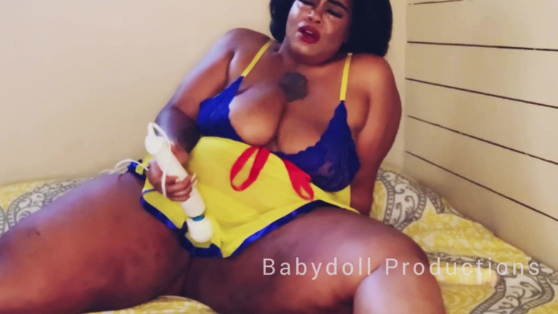 Baby doll xxx: Stretto come la neve