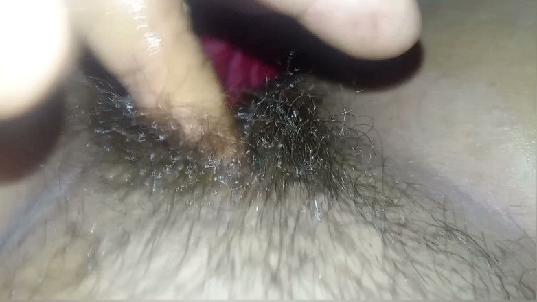 Sano lado: Ontspannende Tante Masturbeert Met Vriendje Met Oliemassage