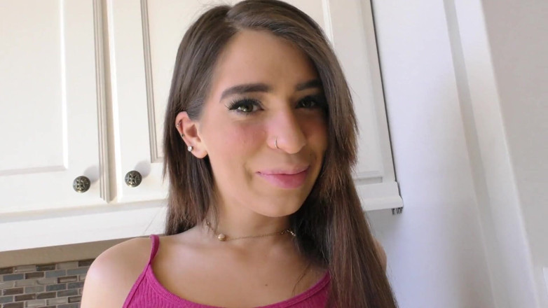 Perv Milfs n Teens: Joseline kelly bargins mit ihrem stiefvater, indem sie sein arschloch...