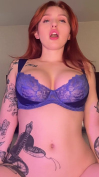 Seksi Kız Arkadaş Zor Bir Günün Sonunda Seni Nasıl Rahatlatacağını Biliyor