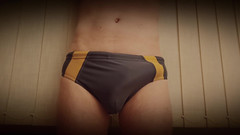 TheOldBigThing: स्विमिंग ट्रंक में बढ़ते हुए इरेक्शन