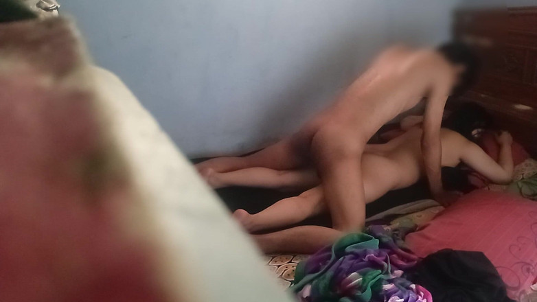 Famly sex: Камера в кімнаті мого друга, поки він трахає свою дівчину