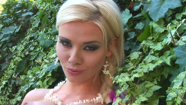 Horny Two really wet MILFs: Wspaniała mokra dziura amatorskiej cipy pulsuje szeroko otwartą, aby wniknąć...