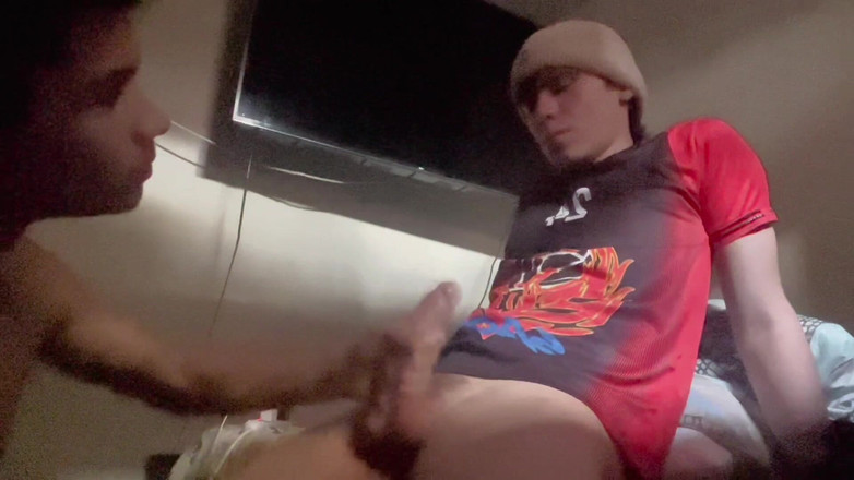 Icyhot707: temanku di kamarku