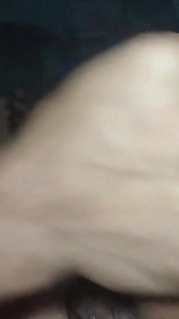 Meine frau ließ das Wasser meines Landes mit ihren händen fallen, meine heiße desi sexy ehefrau