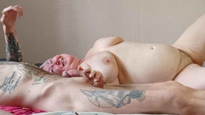 Zona901: Pacar dengan terampil mengisap kontol dan menelan air mani