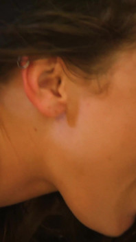 Monica Rise wordt geil tijdens een massage, dus laat hij haar klaarkomen