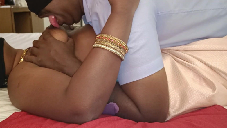 Luxmi Wife: Lo sconosciuto ha scopato mia moglie -3