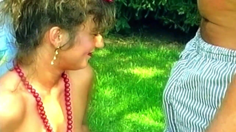 EroticOnlyClips: Adoration de bite dans la nature - une brune mature suce...