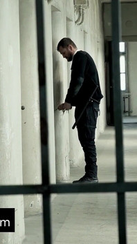 The Sexy Prisoner Knows How to Tempt the Guard