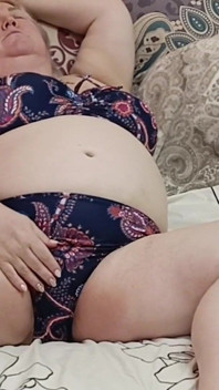 Stepmom Masturbates Her Pussy in the Evenings and Rubs Her Big Tits