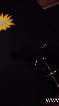 Dominant lezbiyen yumruk sokmayı ve ağdayı göster