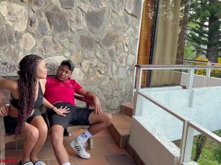Frankheska: Baiser sur le balcon avec ma belle-fille est une merveille,...