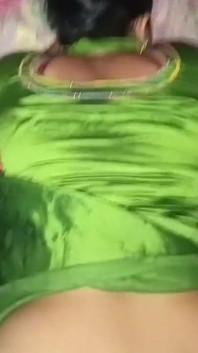 Desi Bhabhi Rijdt Op Lul Van Zwager in Groene Saree