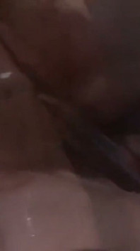 Žhavá lesbická zábava s prsatými blondýnkami ve vířivce