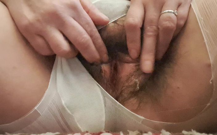 Mommy big hairy pussy: Masturbation, une MILF joue du piano jusqu’à la fin