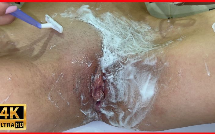 Erect Dick: Гоління неголеної пизди крупним планом! Мила блондинка з натуральними цицьками! Відео від першої особи!