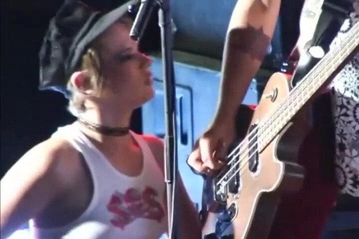 Mindful please XXX: Dois Amigos Pisam No Acelerador Em Um Show