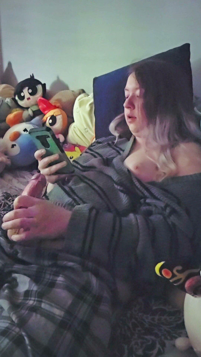 Real Gril: Trans Girl Masturbating to Porn