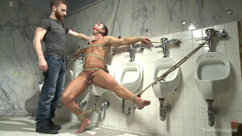 Men on Edge: Vysokoškolský jock dostane rychlokurz v edgingu, zatímco je svázán s...