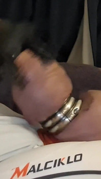 Můj megagrpte silikonový penis se chystá stříkat