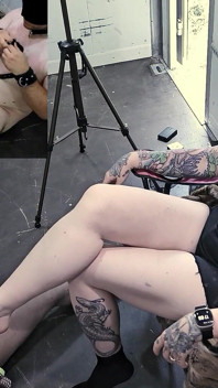 Můj najatý otrok mi masíruje nohy