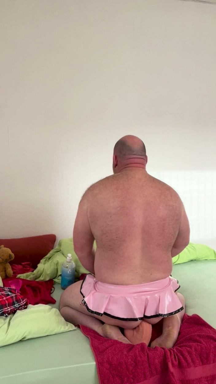 Hornyboi079: Big Dildo From Behind, Analstretching