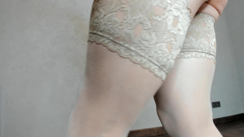 Dicktrassy dicktrassy: 抚弄我多汁的大白屁股