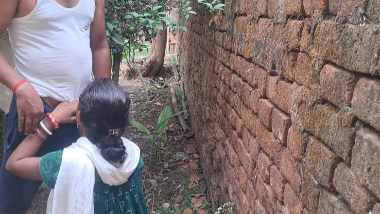 Trilokinath: Une soubrette desi indienne se fait baiser dans la nature