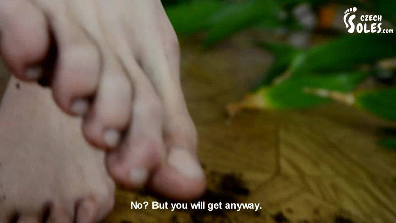 Czech Soles - foot fetish content: Vuile voeten vernedering met Bety - pov