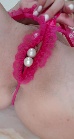 MissAnja_FH: Miluji ty perly na mém klitorisU by měly být pokryty...