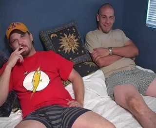 Jay's Amateur Straight Guys: Jay baise son masseur sans capote !