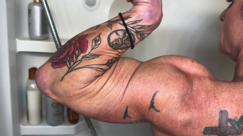Kandylegsxxx: Shower Flex Fantasy: Kandy Flexes and Rips Her Tank Top