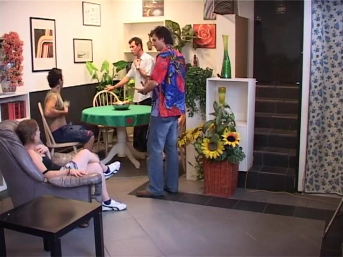 XTime Vod: Heimparty ficken, haarige muschi lecken
