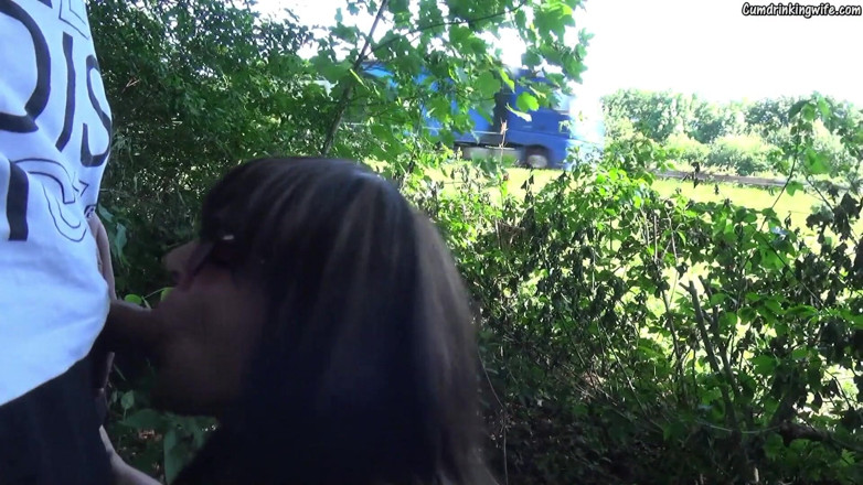 Cumdrinking Wife: Dogging wife fucked by strangers at the highway