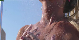 Natalie K: Fingerficken und masturbieren im freien duschen und sonnenbaden nackt mit...