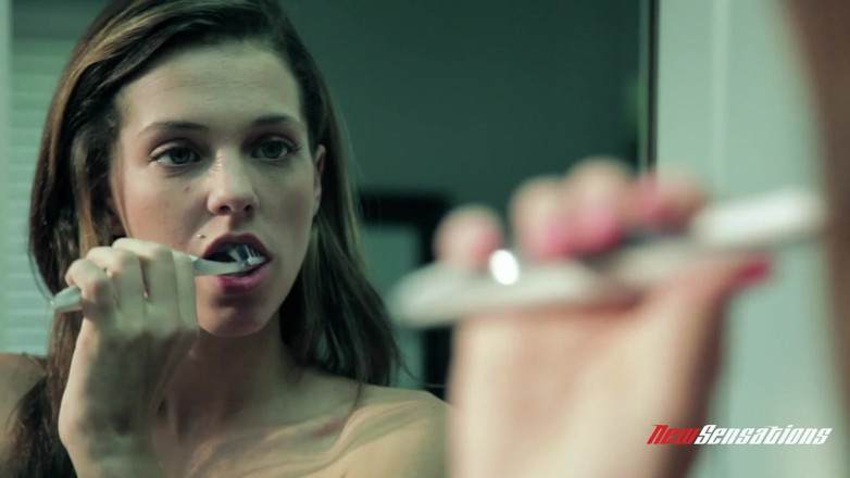 New Sensations: Kiera Winters - sztuka masturbacji