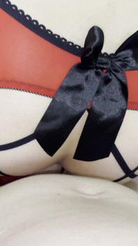 赤いパンティーを履いたブルネットの尻をファック!POV!