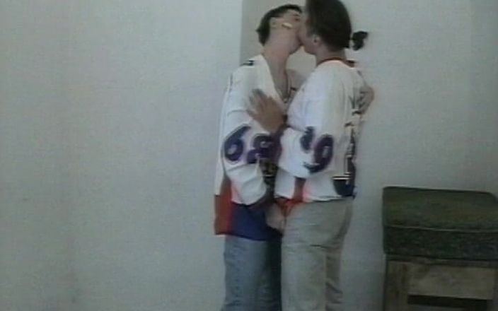 Gay RetroX VHS: Rå manlig energi burst #1