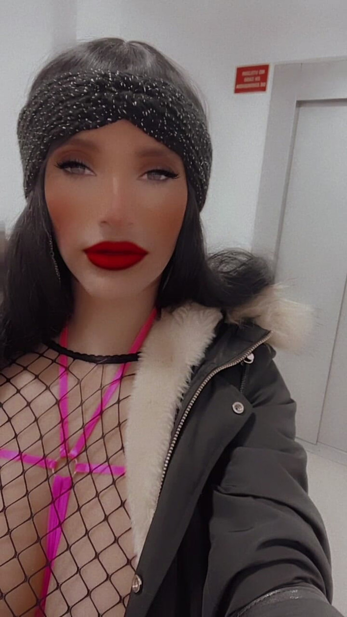 Sissy Slut Brianna: Będę się o ciebie ocierał, żeby zobaczyć, jak błagasz o więcej