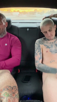 Car Wank Race! 누가 이기나요??