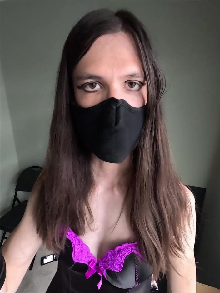 Mistress Mel: Я собираюсь кончить тебе в горло!